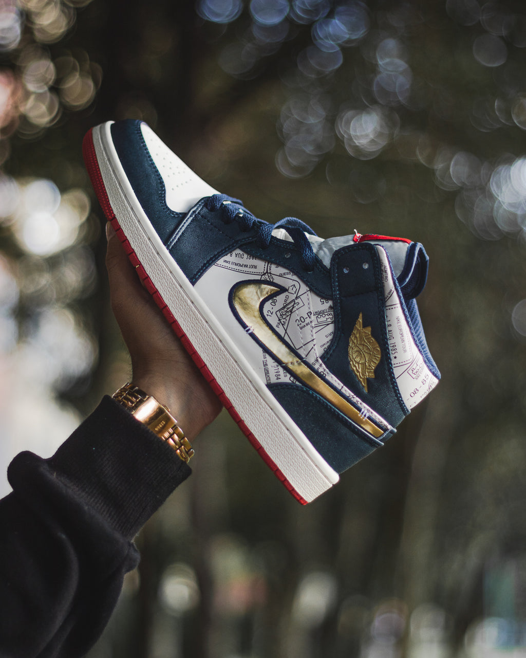 Nike Air Jordan 1 Mid SE in the "Armory Navy"