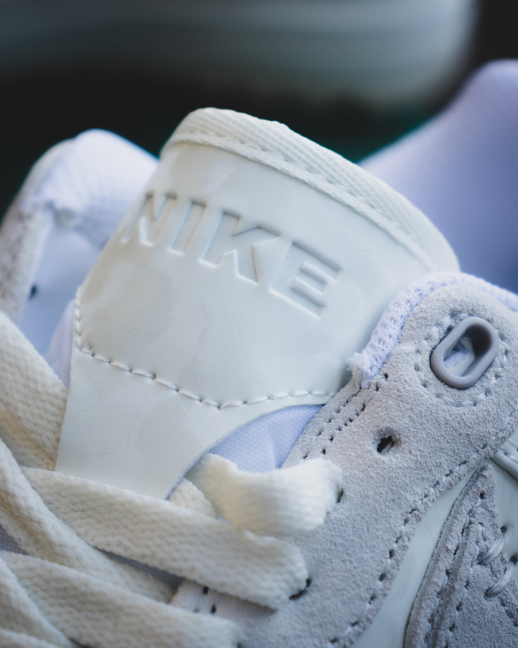 Nike Air Force 1 Luxe