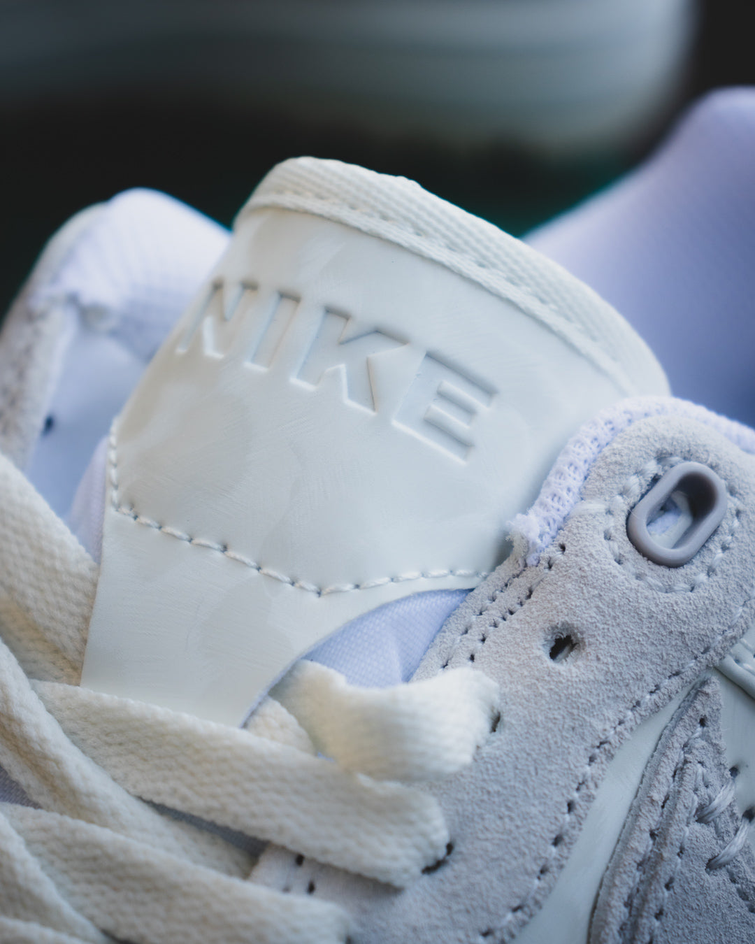 Nike Air Force 1 Luxe