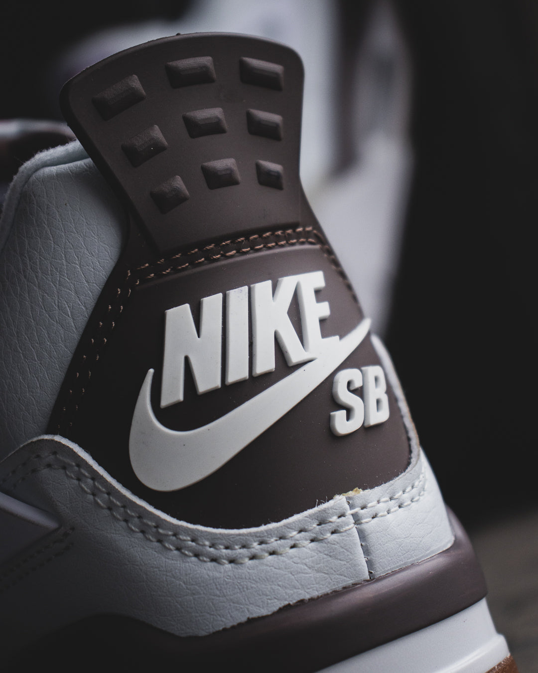 Nike SB x Air Jordan 4 Retro