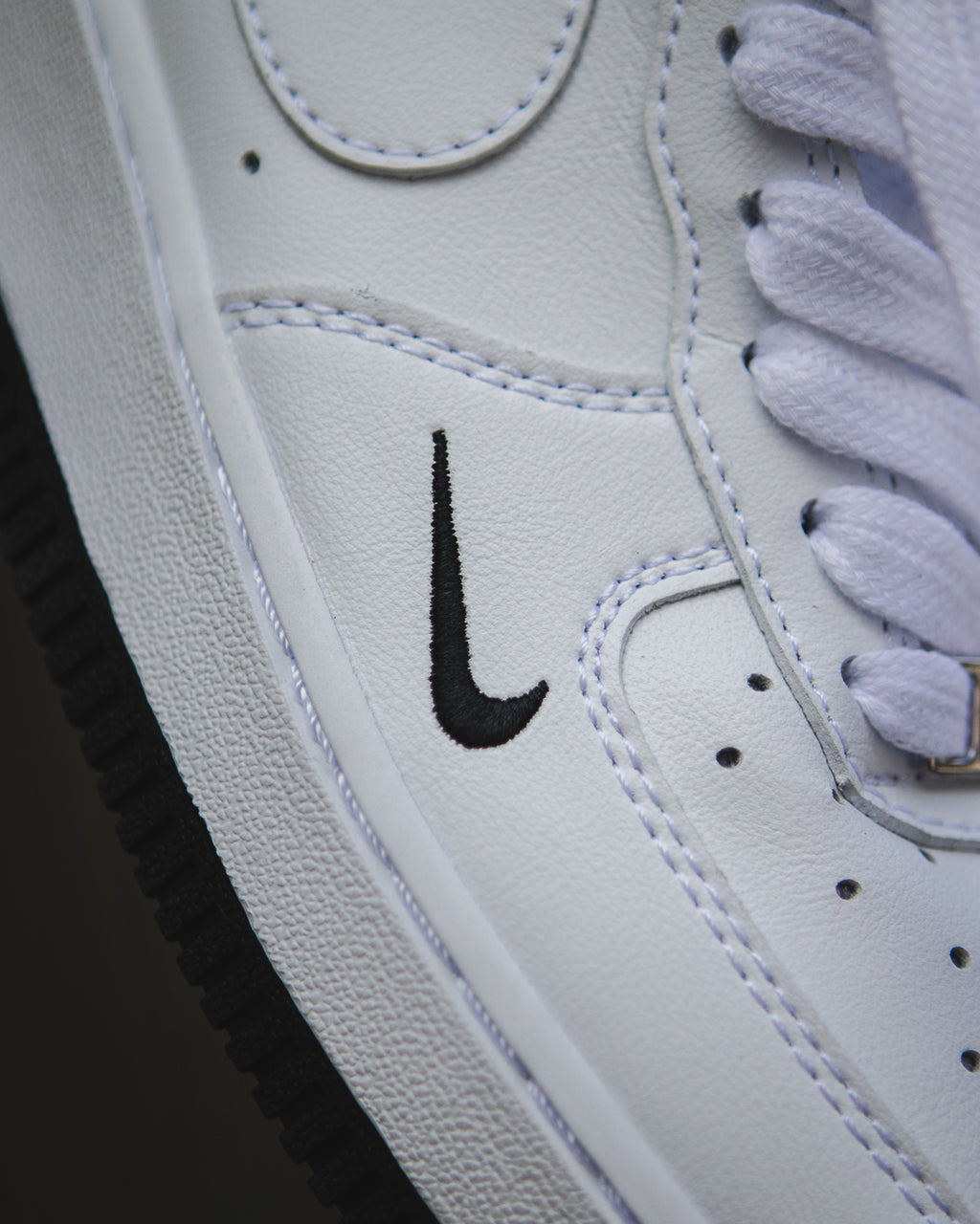 Nike Air Force 1 Low '07 White Anthracite Mini Swoosh
