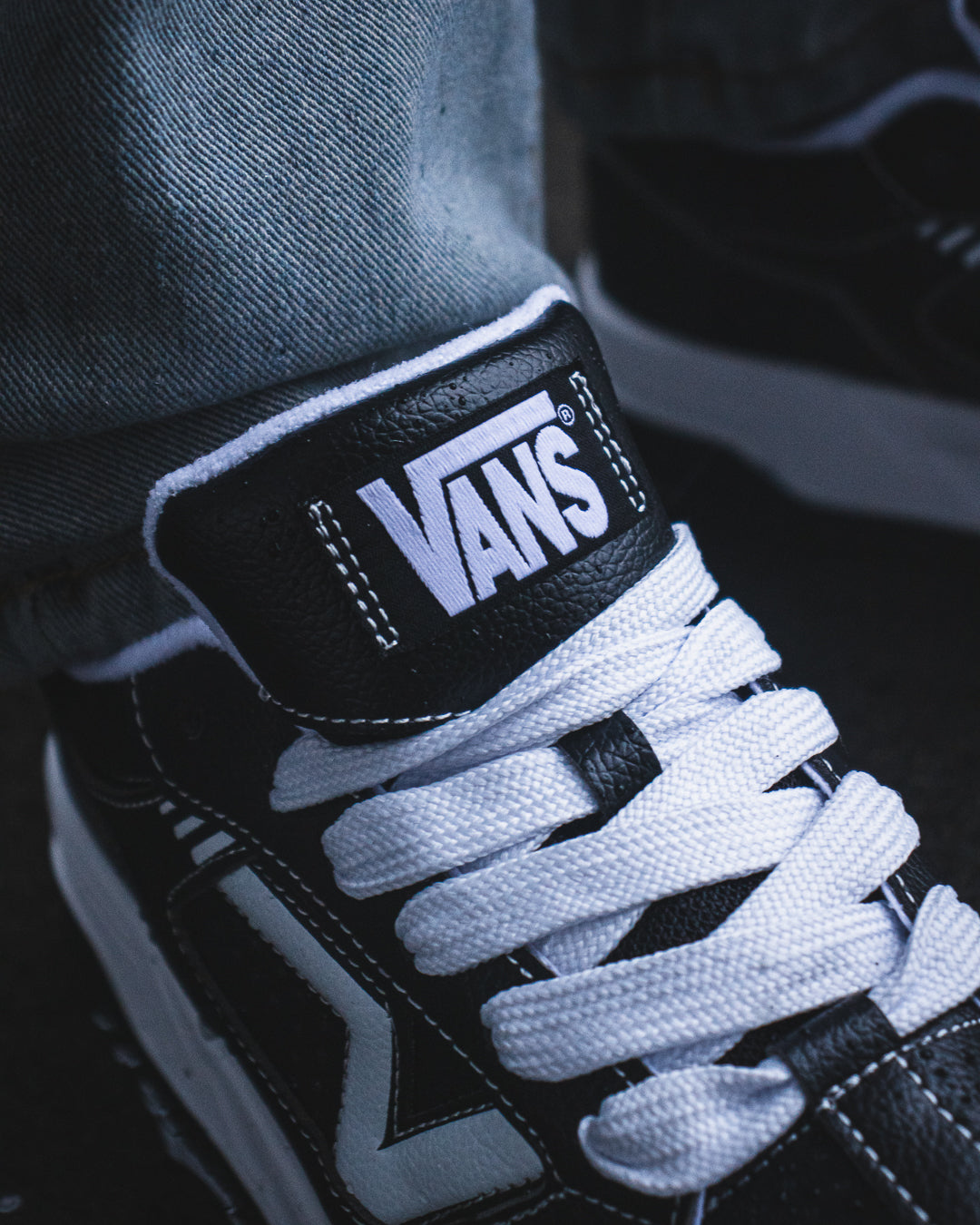 Vans Upland Black & White