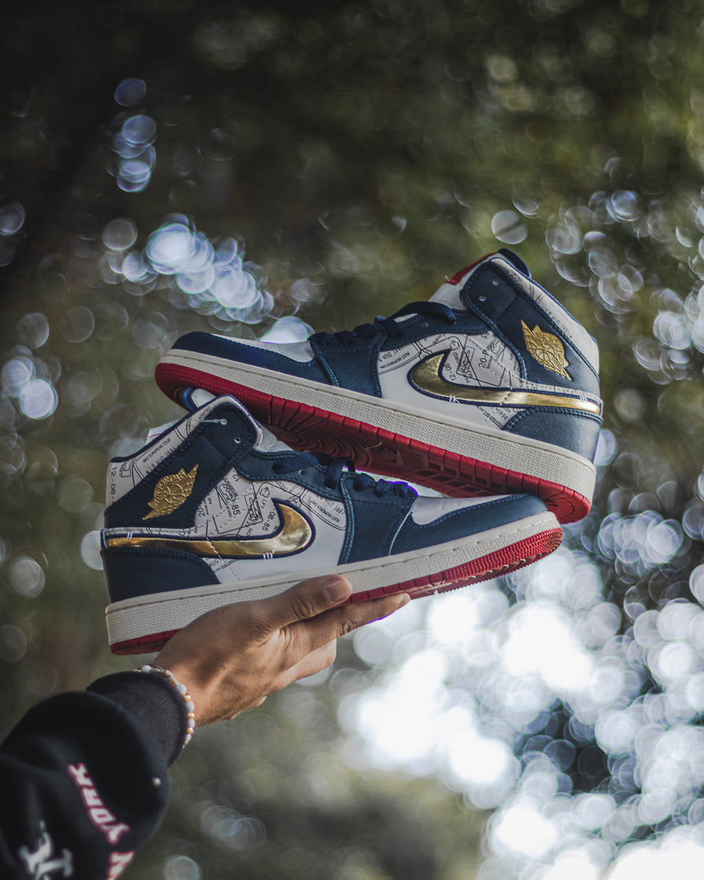 Nike Air Jordan 1 Mid SE in the "Armory Navy"