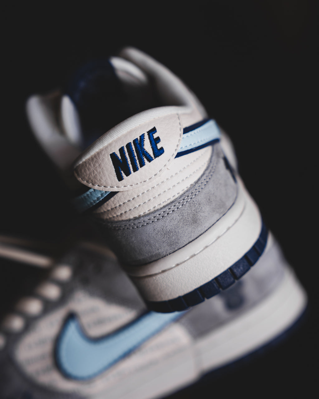 Nike Dunk Low x KAWS