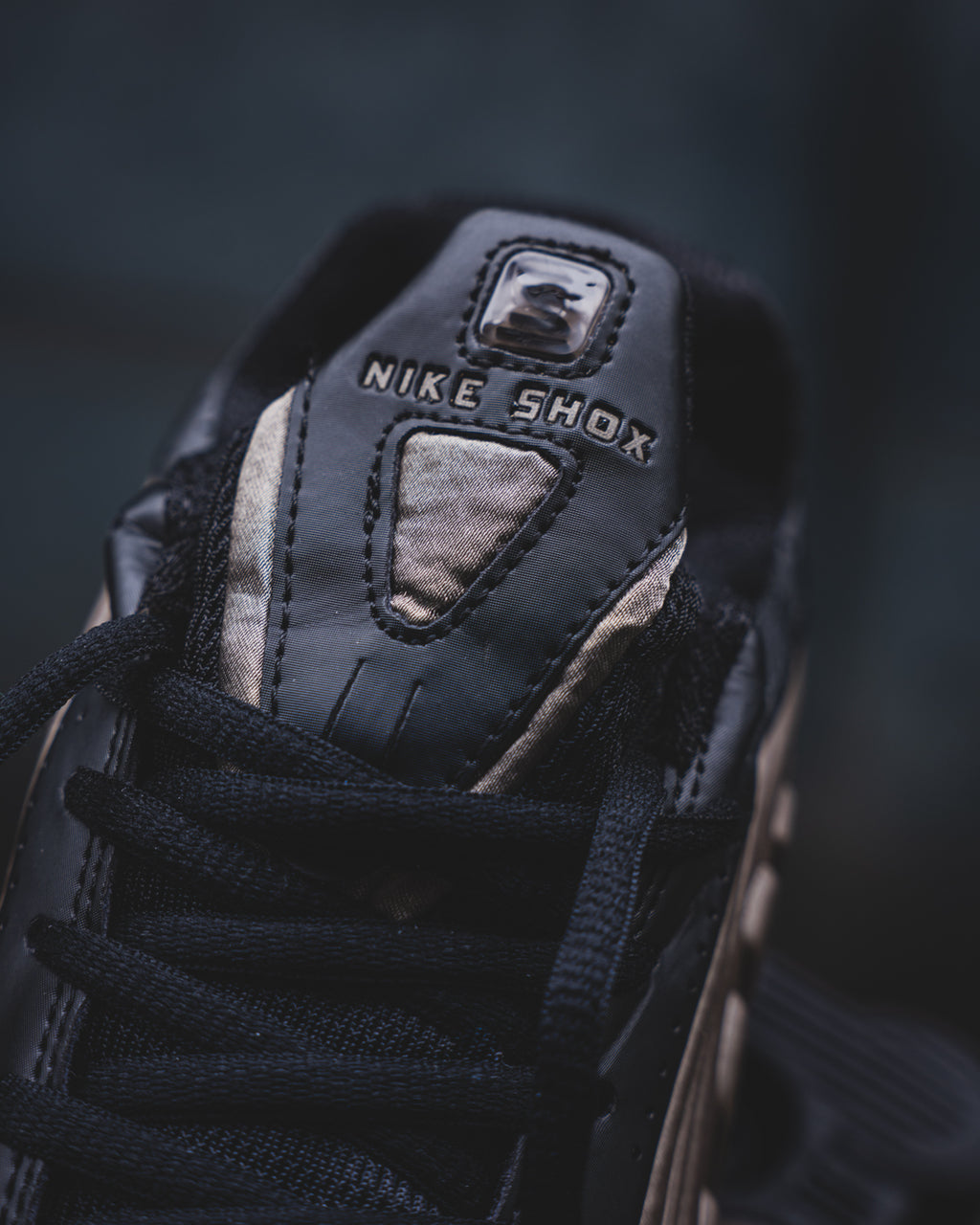 Nike Shox R4 Off Noir/Ironstone