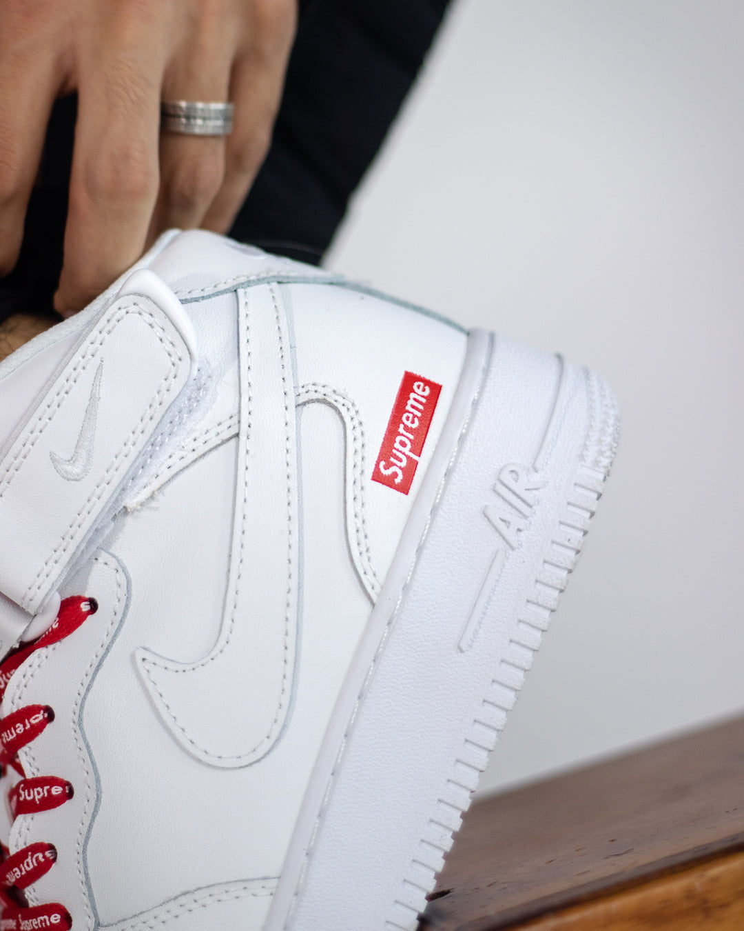 Nike Air Force 1 MID x Supreme