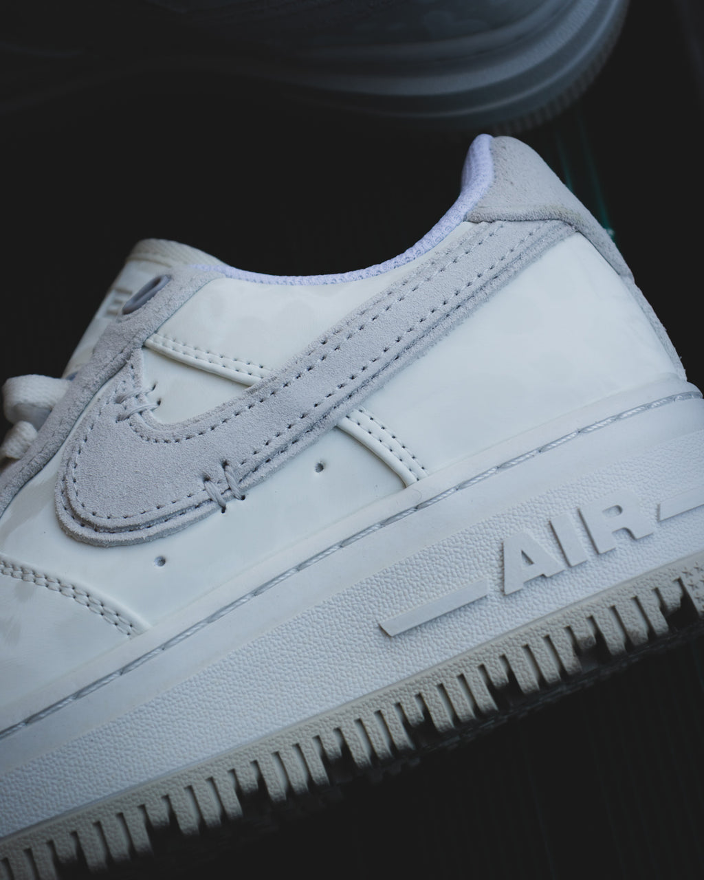 Nike Air Force 1 Luxe