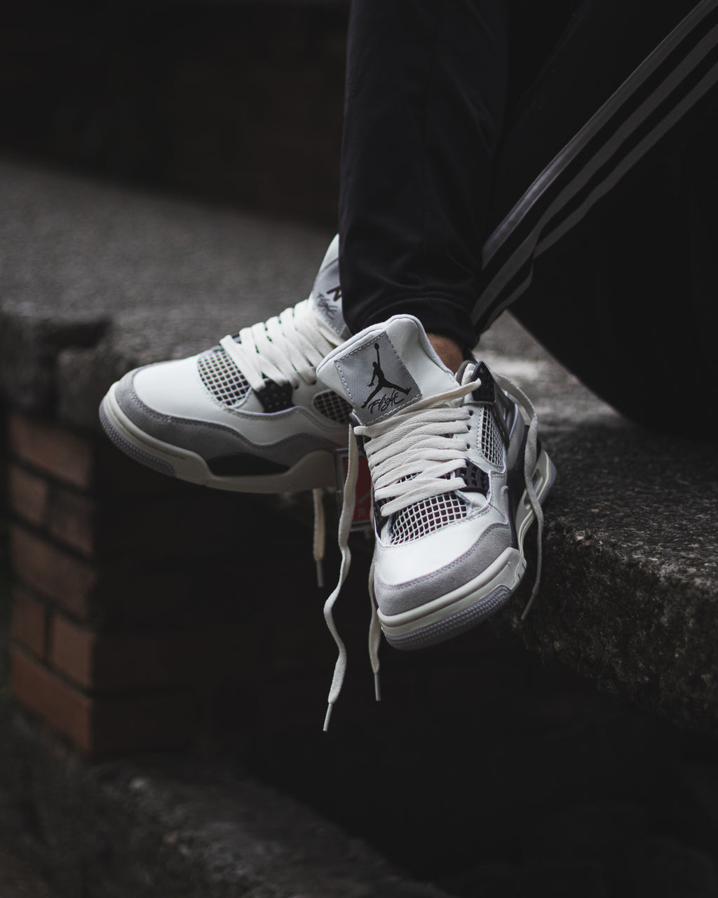 Nike Air Jordan 4 Retro "Military Black"