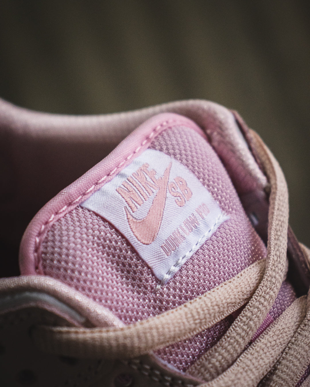 Nike SB Dunk Low "Pink Pigeon"