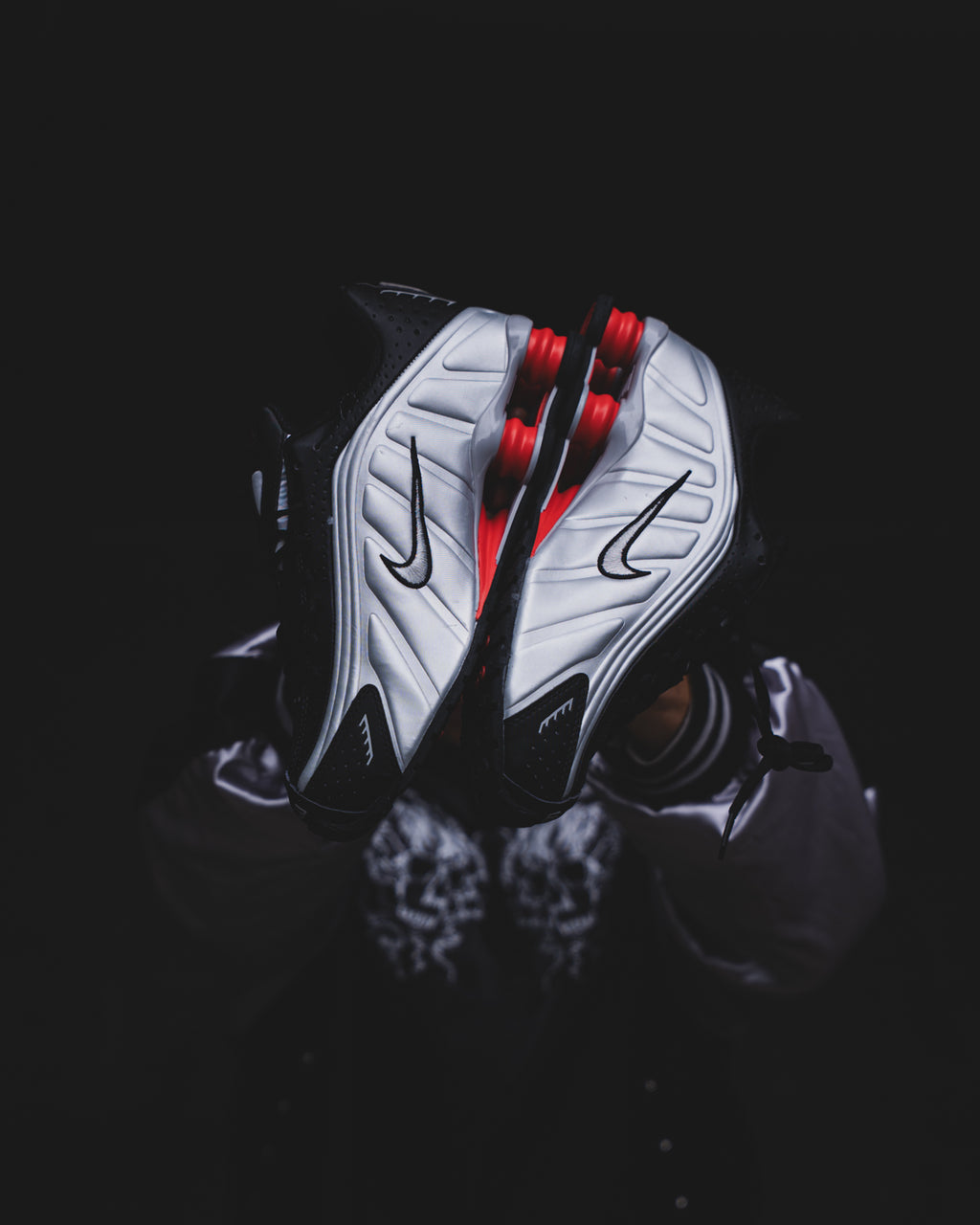Nike Shox R4 Black / Metallic Silver / Picante Red