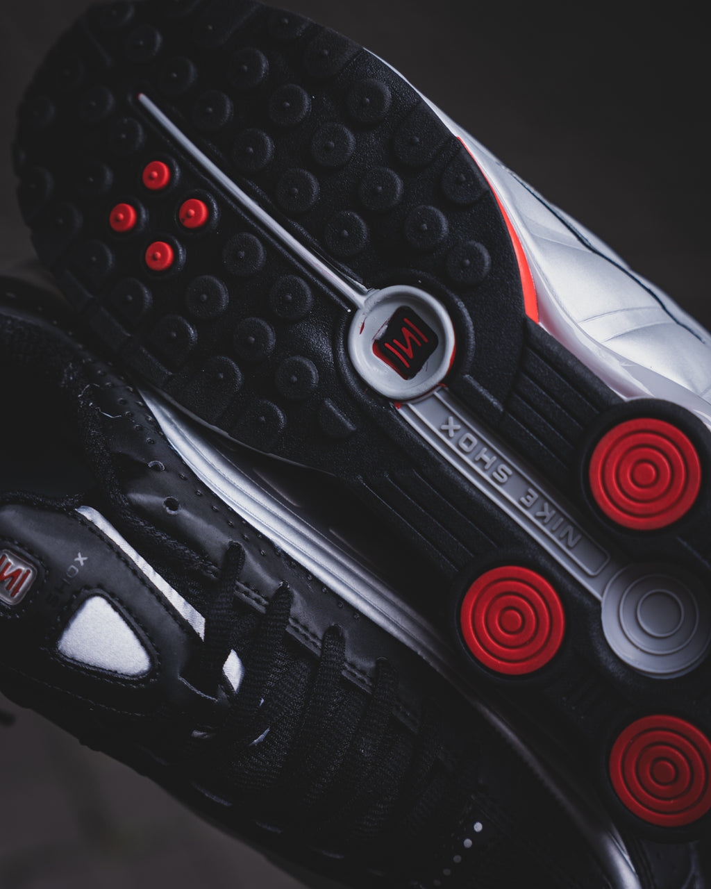 Nike Shox R4 Black / Metallic Silver / Picante Red
