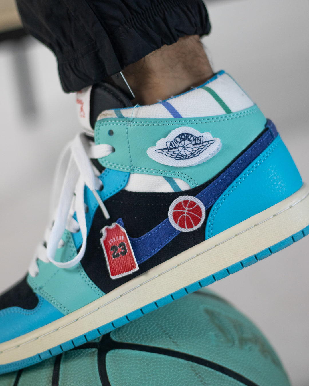 Nike Air Jordan 1 Mid GS “Inspired by the Greatest”