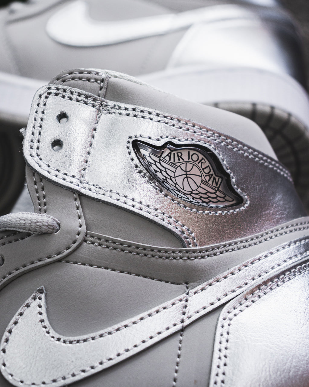 Air Jordan 1 Retro High "Metallic Silver"