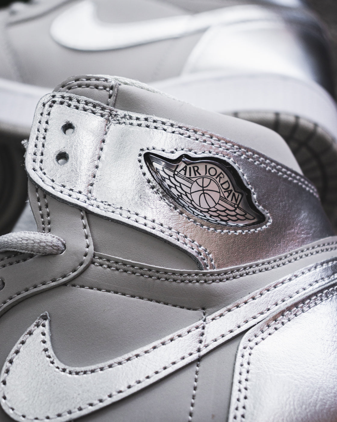 Air Jordan 1 Retro High "Metallic Silver"