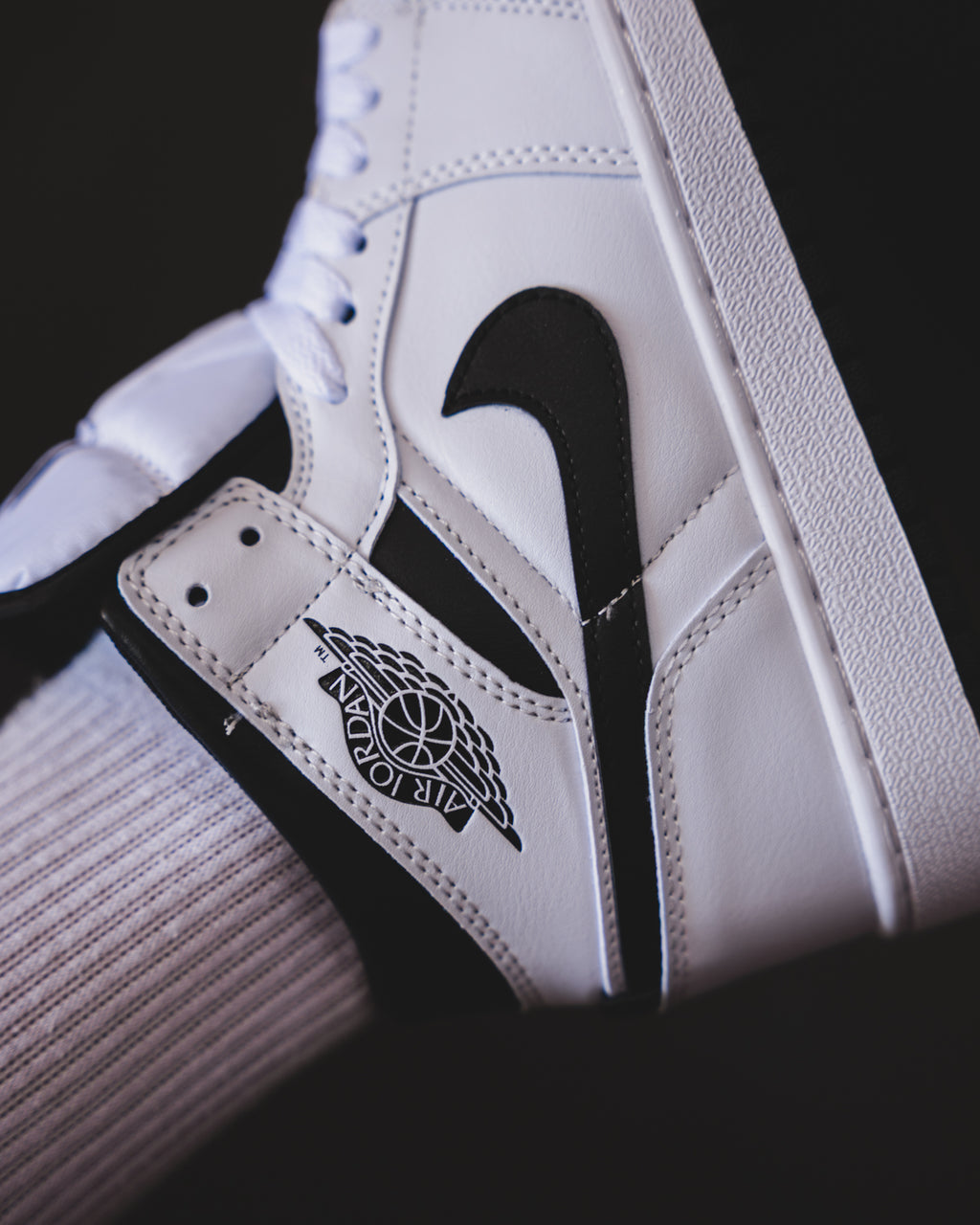 Air Jordan 1 Mid "White Black"